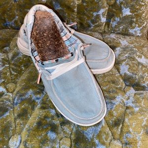 Hey dude’s size 7 womens shoe